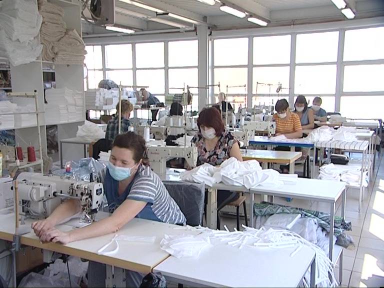 В Красноярске текстильная компания «Цветные сны» шьет медицинские маски от 40 рублей