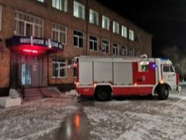 Ночью в Минусинске загорелся кадетский корпус. <i>Фото МЧС</i>