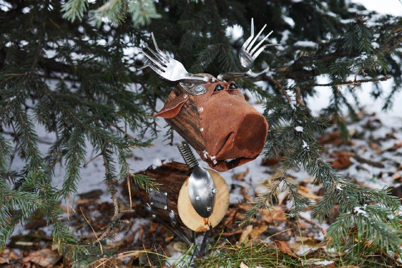 Лось лося видит из-за куста.jpg Лось лося видит из-за куста.jpg