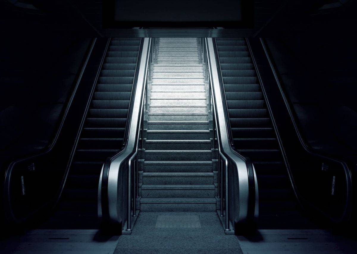 escalator-metro-stairs-subway.jpg