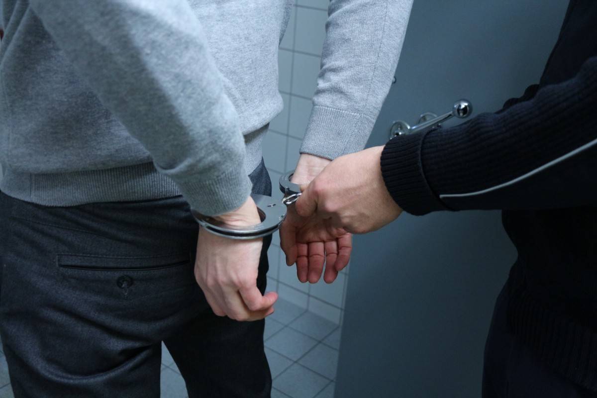 police_arrest_handcuffs_offender_crime_criminal-1379713.jpg police_arrest_handcuffs_offender_crime_criminal-1379713.jpg