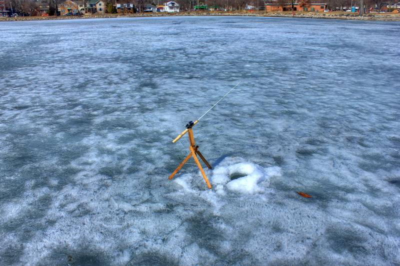 fishing-pole-on-lake-ice_800.jpg