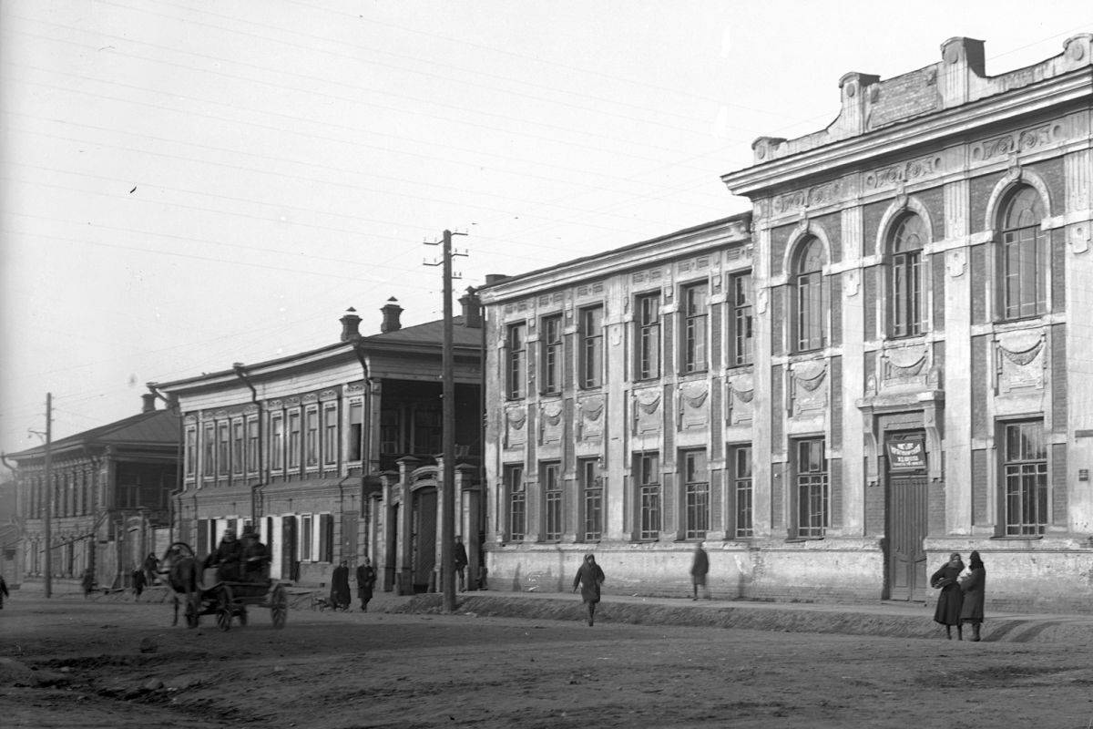 Ленина, 154, крайнее слева здание. 1931 г.jpg Ленина, 154, крайнее слева здание. 1931 г.jpg