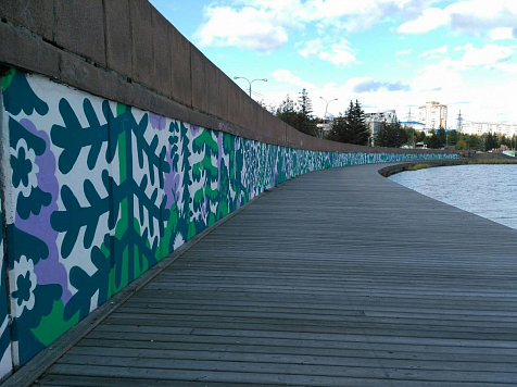 Художники разрисовали подпорные стены на набережной супрематистскими картинами (фото). Фото: vk.com/iskra_krsk