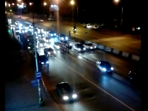 На Железняка байкер столкнулся с пешеходом: сообщают о пострадавшем (видео). Видео: vk.com/ghest_krsk24