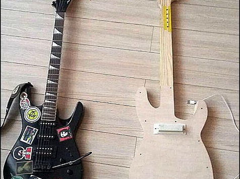 Школьник собрал уникальную гитару с лазерами вместо струн					     title=