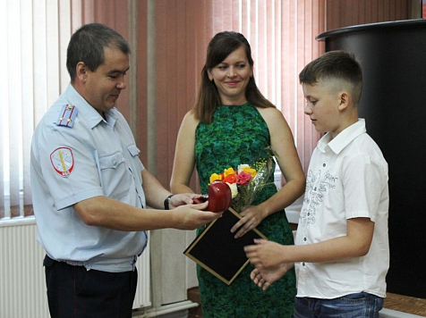 Школьник случайно нашёл в обшивке дома полмиллиона убитой семьи. Фото: 24.mvd.ru