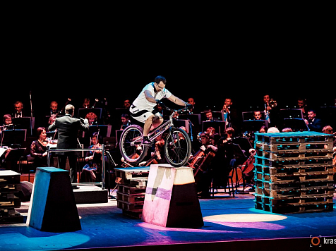 В дни Универсиады экстремалы выступят с трюками на велосипедах и батуте на сцене БКЗ. Фото: krasfil.ru