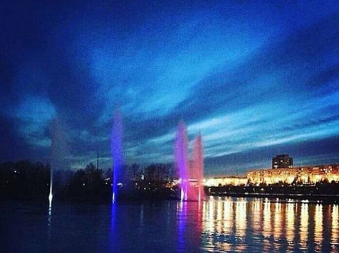 Власти вернули подсветку фонтанам у острова Посадный (фото). Фото Сергея Еремина