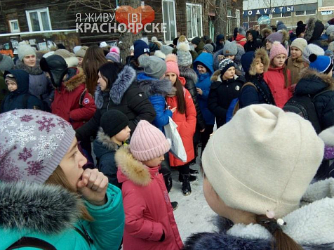 Тревога — ложная. Проверка показала, что взрывных устройств в красноярских школах нет. Фото: vk.com/live_kras