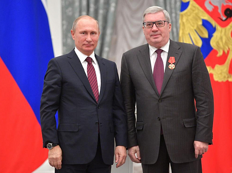 Экс-губернатор Толоконский в Кремле получил орден из рук президента Путина (фото)					     title=