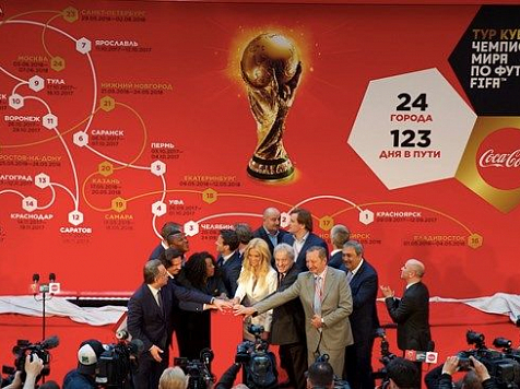 Красноярцам первыми в стране покажут золотой Кубок мира по футболу FIFA. Фото: fifa.com