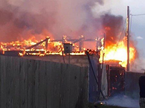 Сильный огонь в Емельянове оставил семью без единственного дома (фото). фото: Подслушано в Емельяново 