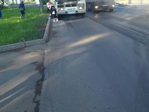 На Пограничников автобус с пассажирами загорелся на ходу (фото). Фото: «ЧП Красноярск» с vk.com