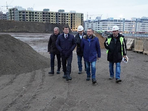 «Будет классно!»: Мэр Еремин осмотрел стройплощадку красноярского аквапарка. <i>Фото Сергей Еремин</i>