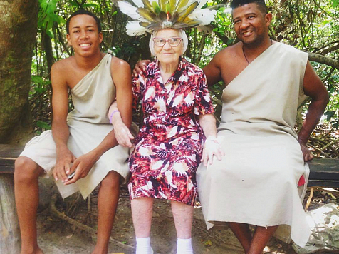 Знаменитая баба Лена показала, как празднует 90-летие в Доминикане. Фото: @babushka_1927 / instagram.com