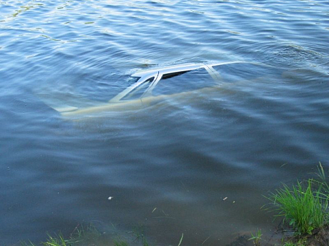 Джип Land Cruiser с тремя пассажирами съехал в Енисей и утонул. Фото: mchs.gov.ru (архив)