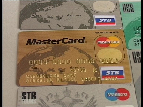 Красноярцы стали намного чаще брать кредитные карты в банках. Кадр: архив «7 канала»