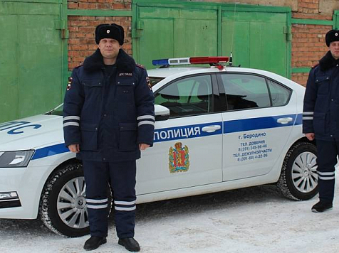 Бородинский водитель без прав подсунул инспектору шапку с деньгами. <i>Фото МВД</i>