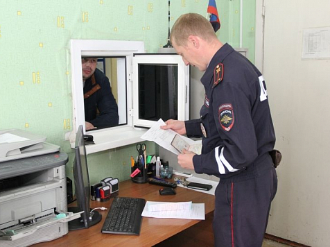 Майор полиции отказался от взятки и теперь получит рекордную премию в 150 тыс. рублей. Фото: 24.мвд.рф