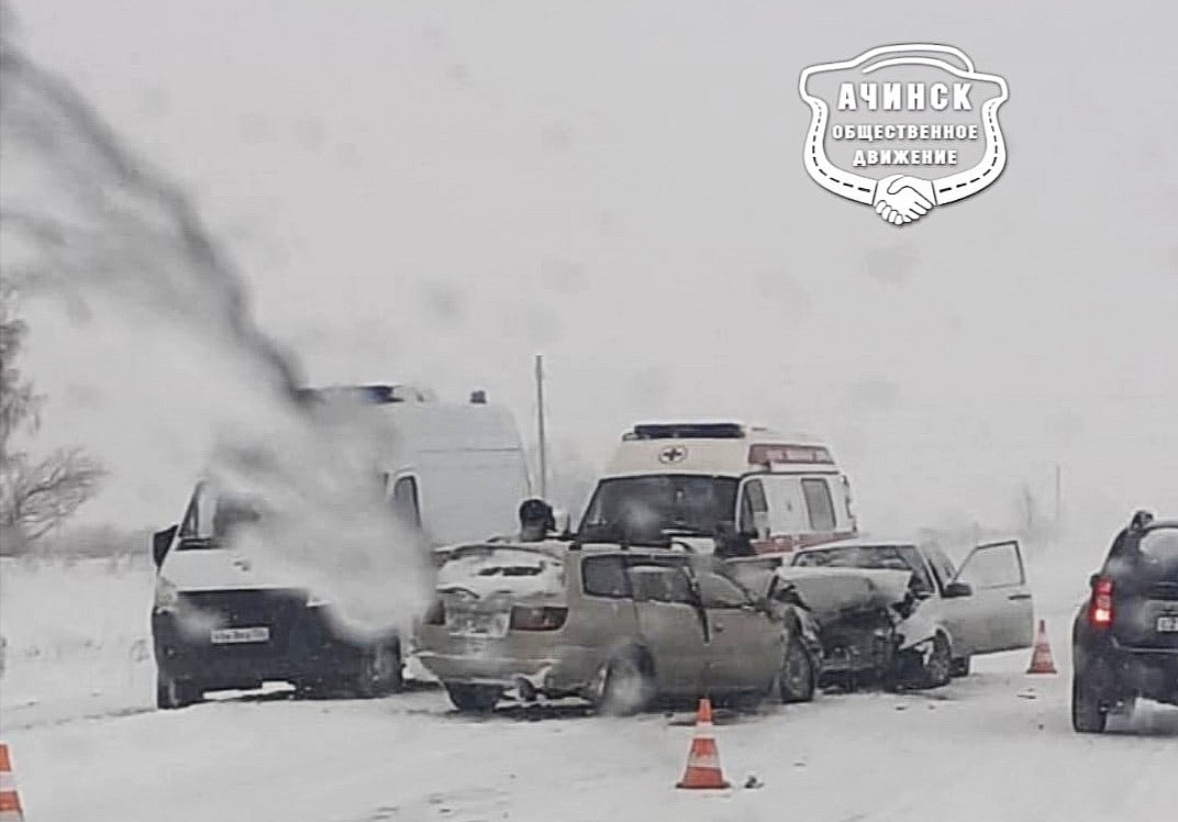В Красноярском крае в лобовом ДТП пострадали 7 человек