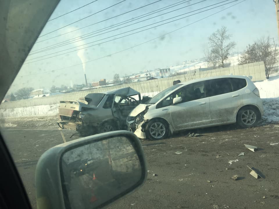 В Красноярске на улице Брянская в ДТП погиб водитель