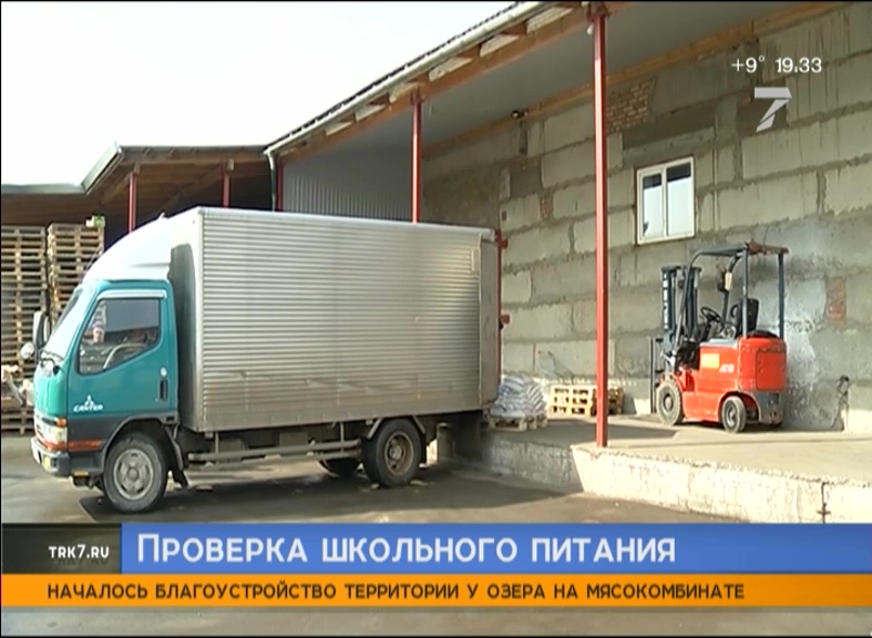 В Красноярске общественники проверили склады продуктов для школ