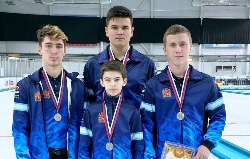 Команда Красноярского края взяла серебро на первенстве России по керлингу
