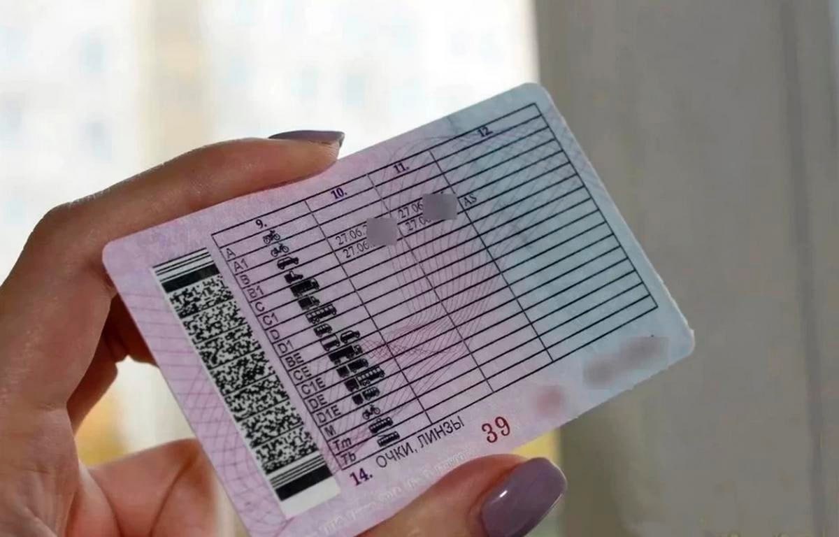 Поддельные водительские права хотела поменять на настоящие: женщине в ...