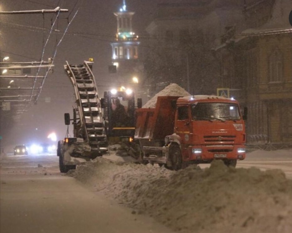 За сутки с дорог Красноярска вывезли более 900 КамАЗов снега