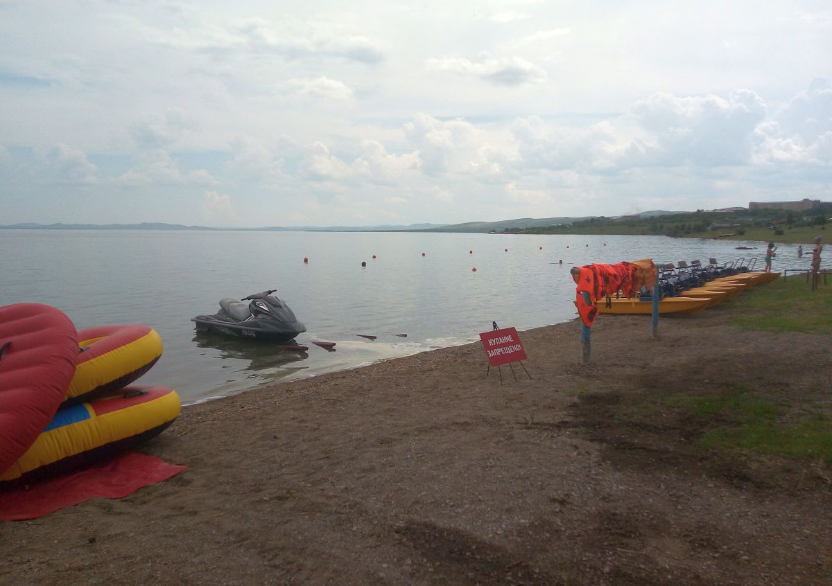 На любимых красноярцами озёрах в соседней Хакасии закрываются пляжи 