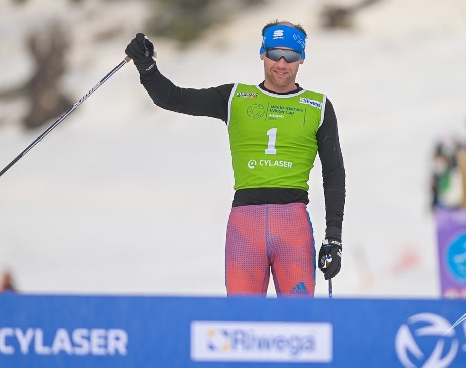 Красноярский спортсмен победил на этапе Кубка мира по зимнему триатлону