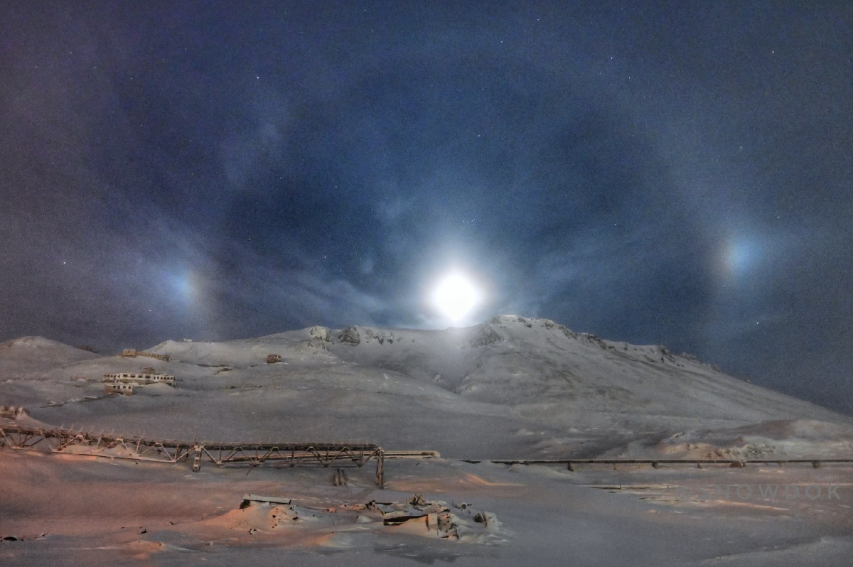 В Норильске фотограф запечатлел лунное гало