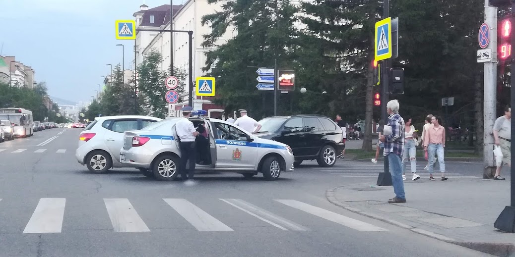Автоавария стала причиной перекрытия полосы в центре Красноярска