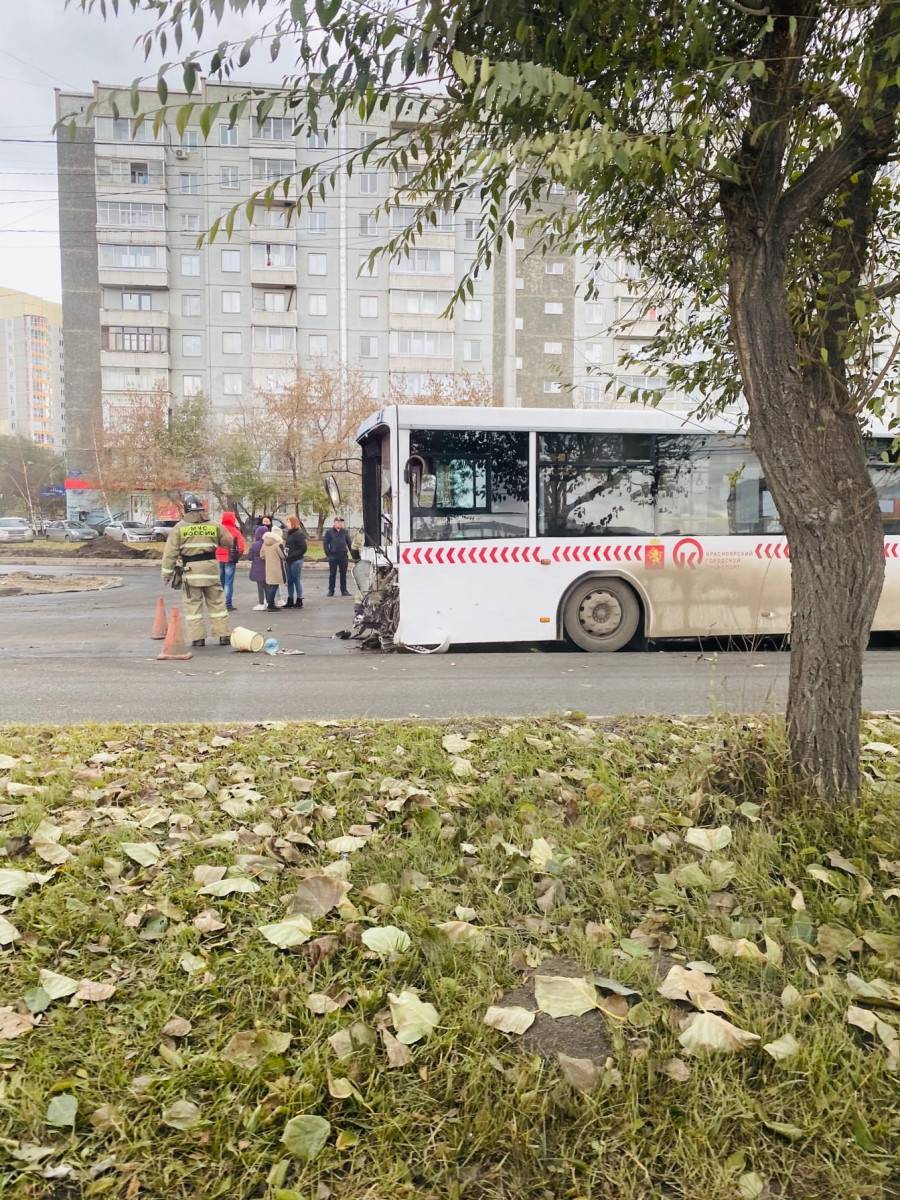 4 человека пострадали в Красноярске в аварии с автобусом 