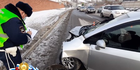 В Красноярске нетрезвая автомобилистка попала в ДТП вместе со своим ребенком