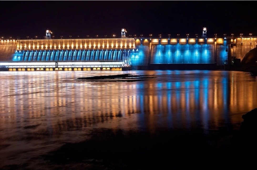 На Красноярской ГЭС в честь женщин зажгут огни