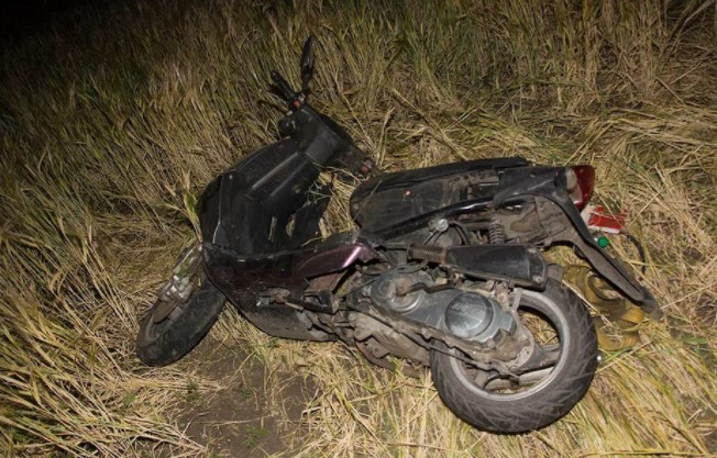 В Красноярском крае пьяный подросток на мопеде чуть не убил себя и друга