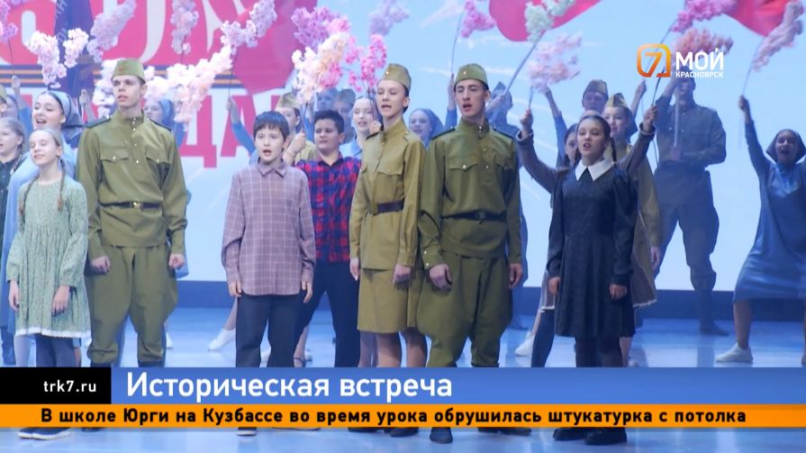 Өте ұзын аққұба алып порно мультфильм Pink Velvet лесбиянкалық порно фильм