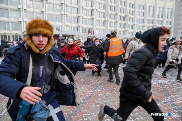 На митингах в Красноярске задержали почти 40 несовершеннолетних