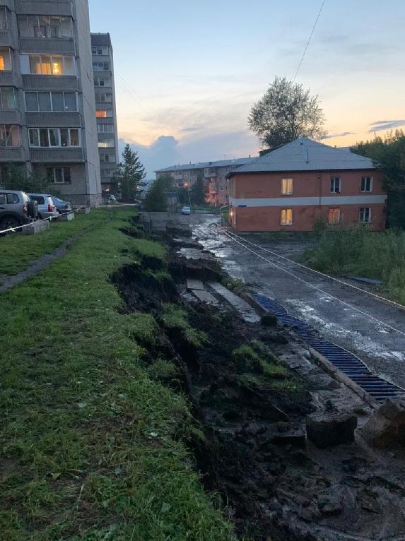 Стена на Станционной.jpg Стена на Станционной.jpg