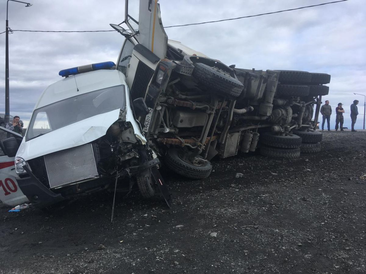 ДТП Норильск скорая помощь - грузовик ДТП Норильск скорая помощь - грузовик