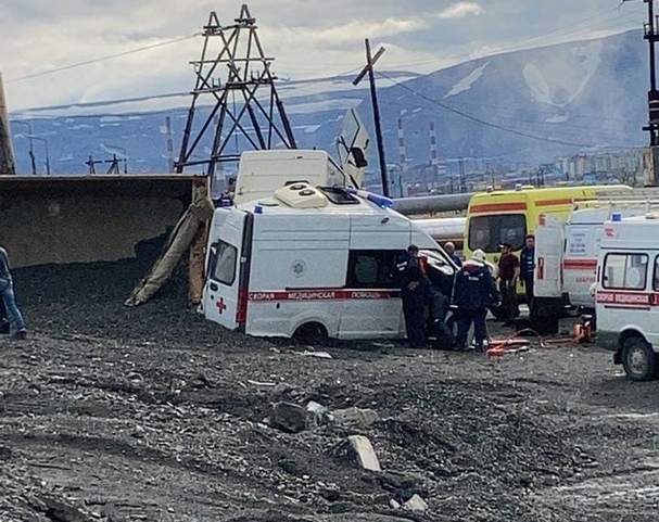 ДТП Норильск скорая помощь - грузовик ДТП Норильск скорая помощь - грузовик