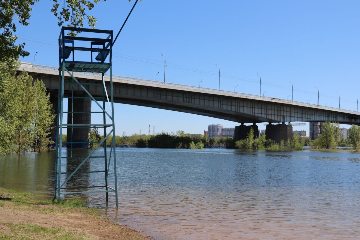 Из-за наводнения в Красноярске не могут открыть пляж на острове Татышев.jpg Из-за наводнения в Красноярске не могут открыть пляж на острове Татышев.jpg