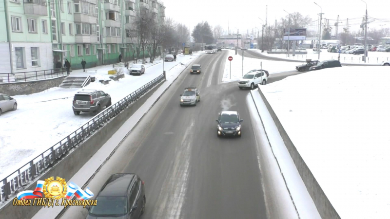 А вот так съезжать с Октябрьского моста очень даже можно - ГИБДД Красноярска развязка на Октябрьском мосту - так можно ехать.jpg