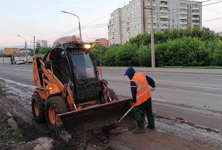 После ливня с улиц Красноярска откачали свыше 3-х тысяч кубометров воды.jpg