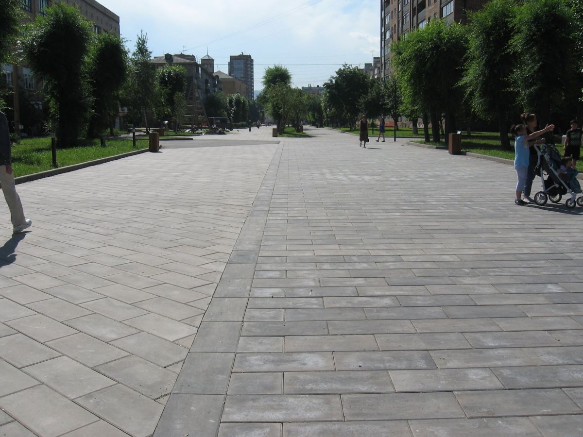 расноярский общественник раскритиковал вырубку деревьев на бульваре Маяковского.jpg расноярский общественник раскритиковал вырубку деревьев на бульваре Маяковского.jpg