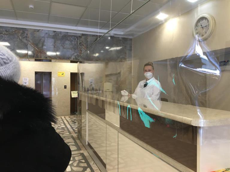 Защитный экран в гостинице Превентивка в гостинице_Кировский (2).jpg