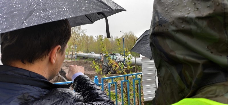 Чистят Абаканскую протоку и дамбу 2.jpg Чистят Абаканскую протоку и дамбу 2.jpg