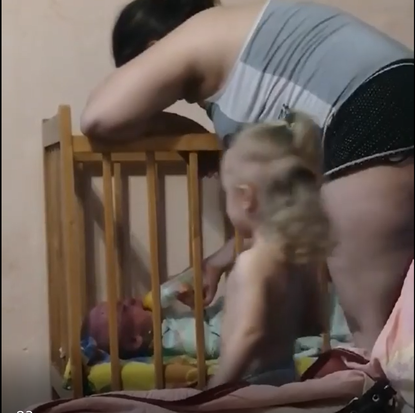 избивает малыша 2.png избивает малыша 2.png